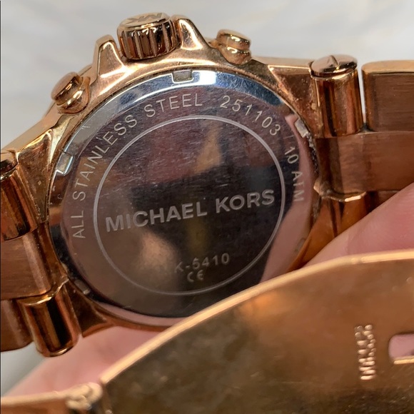 Michael Kors Oversized Everest Gold Tone Watch - Picture 7 of 8